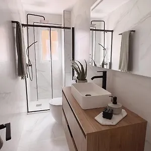 luxury-y-elegante-apartamento-con-piscina-en-la-playa.hotelsinnerja.org/